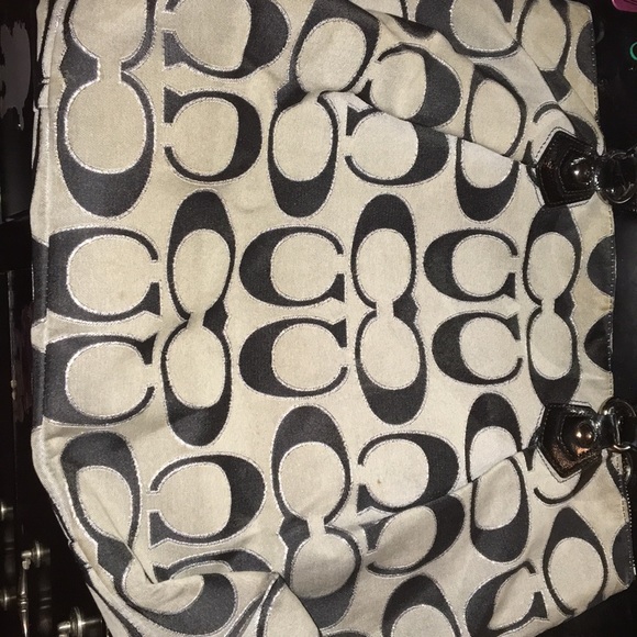 Poppy Coach - Picture 2 of 2